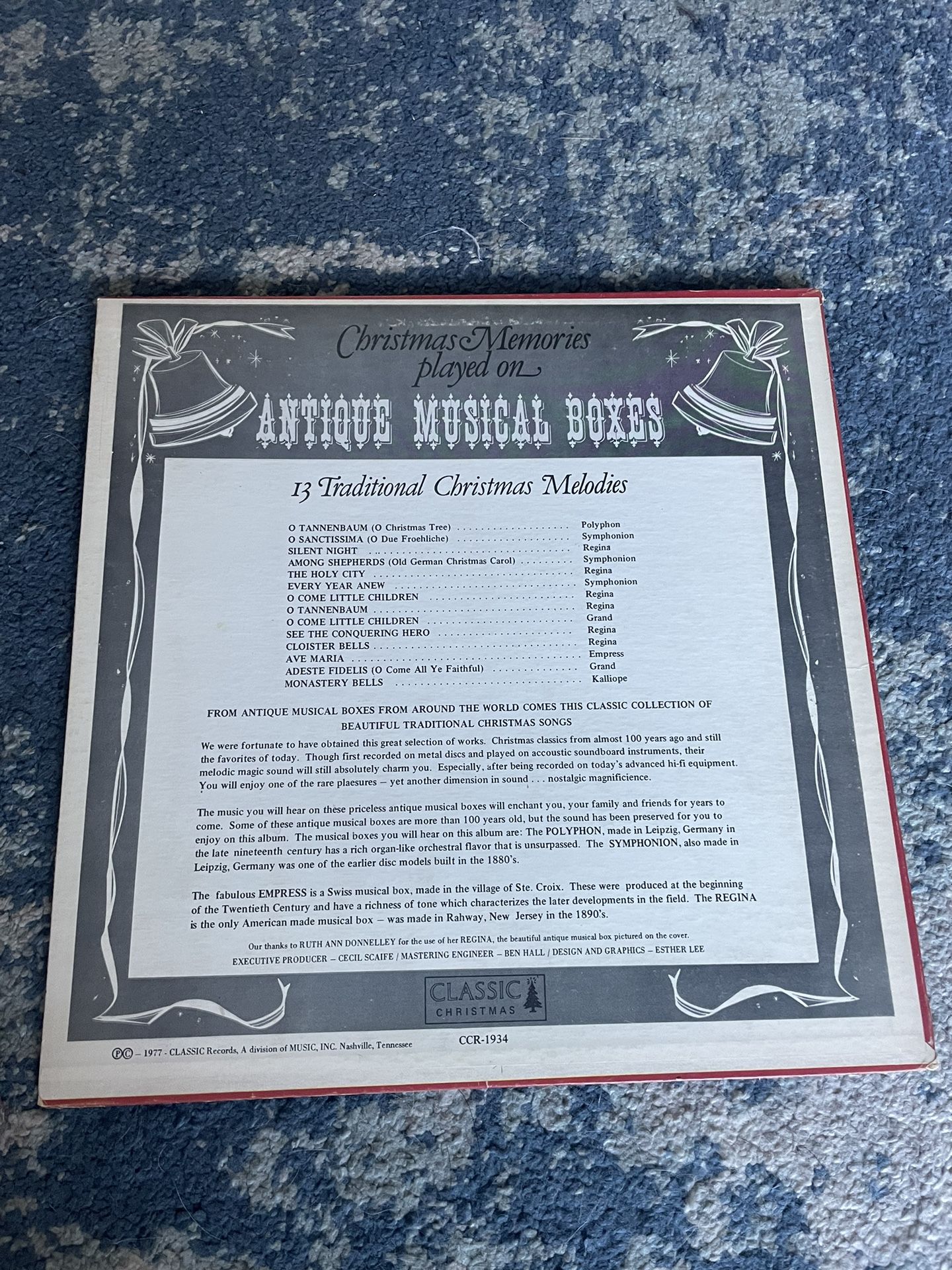 3 Vintage Christmas Vinyl Records - Music Box Favorites, Bells, - photo 5