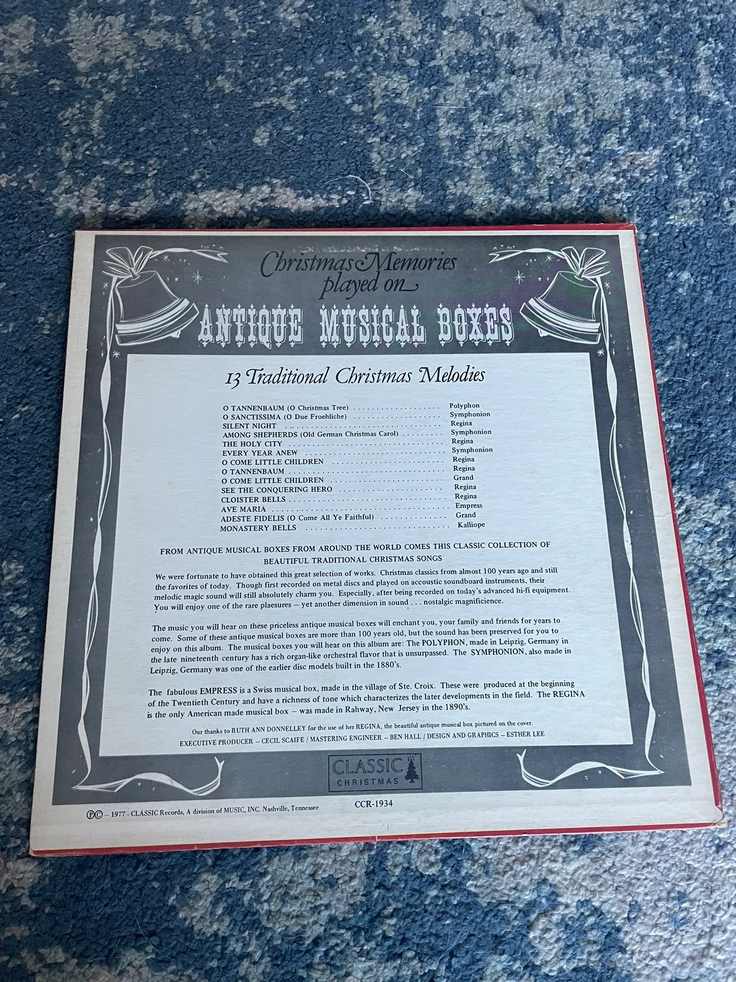 3 Vintage Christmas Vinyl Records - Music Box Favorites, Bells, - photo 5