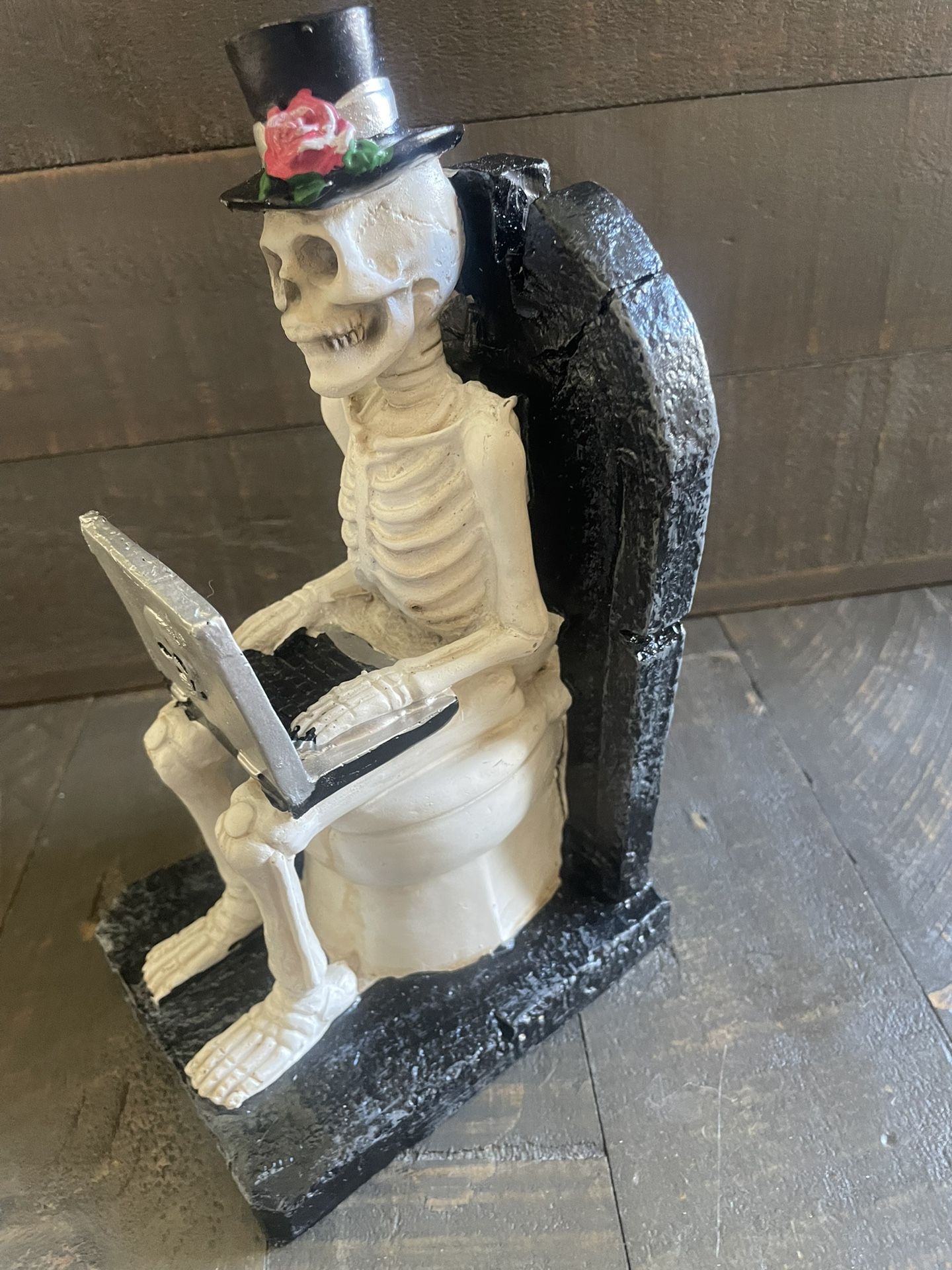 NEW - Halloween Skeleton on Toilet with Computer - photo 4