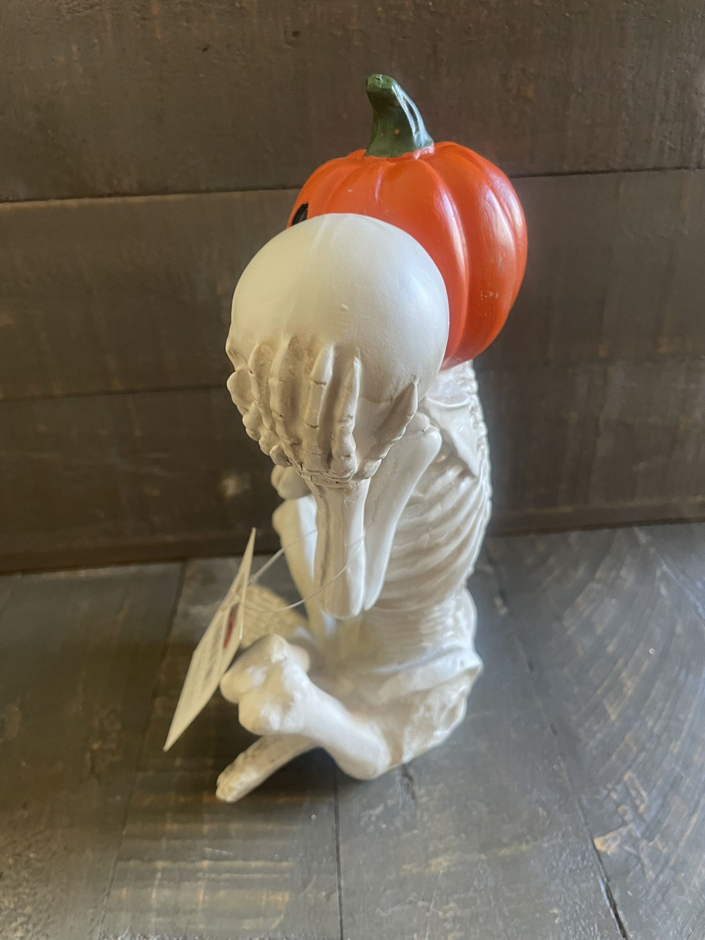 NEW - Halloween Pumpkin Skeleton Resin Figurine - photo 2