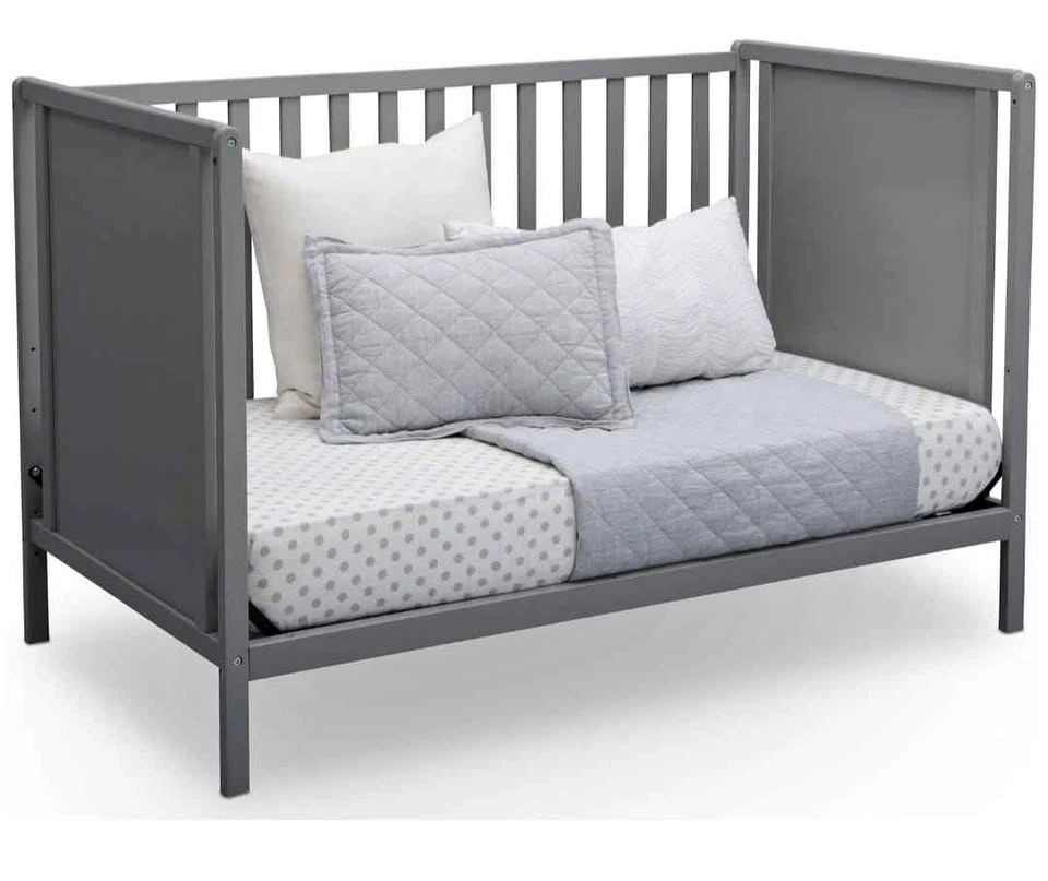 Delta Children Kendrick 4-in-1 Convertible Crib - Bianca grey