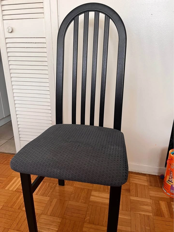 ** Set of 4 Chairs ** - photo 2