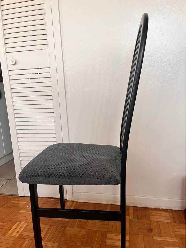 ** Set of 4 Chairs ** - photo 3