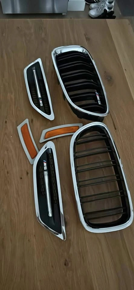 BMW M5 F10 Grille Side Grilles