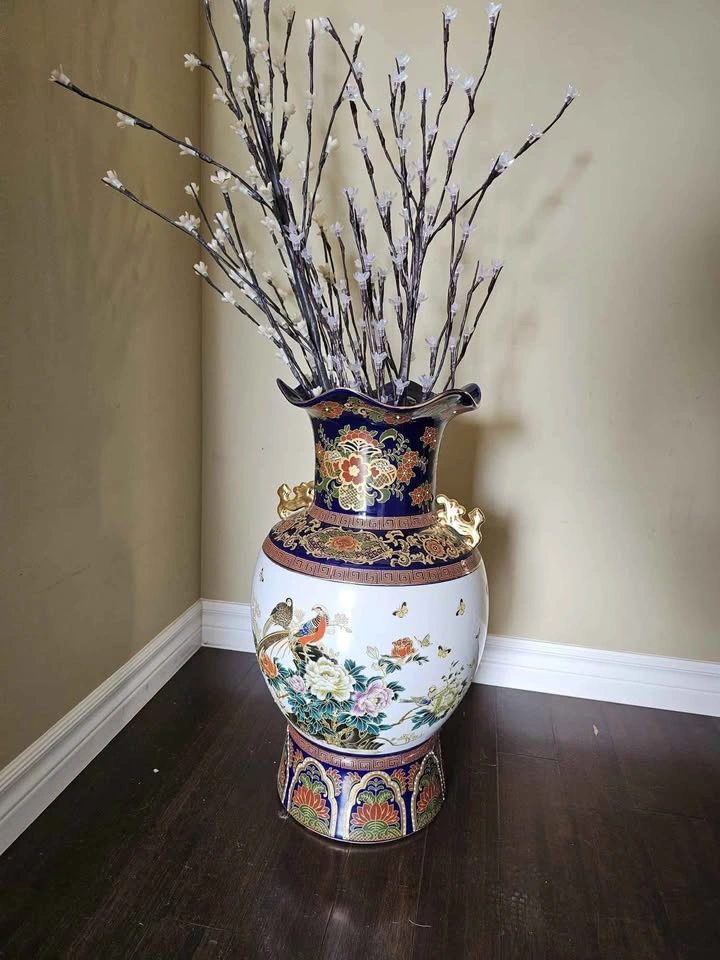 Porcelain Chinese Vase - photo 2