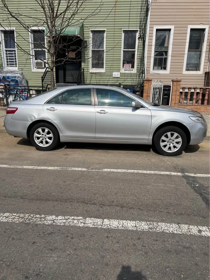2009 Toyota Camry LE Sedan 4D - photo 4