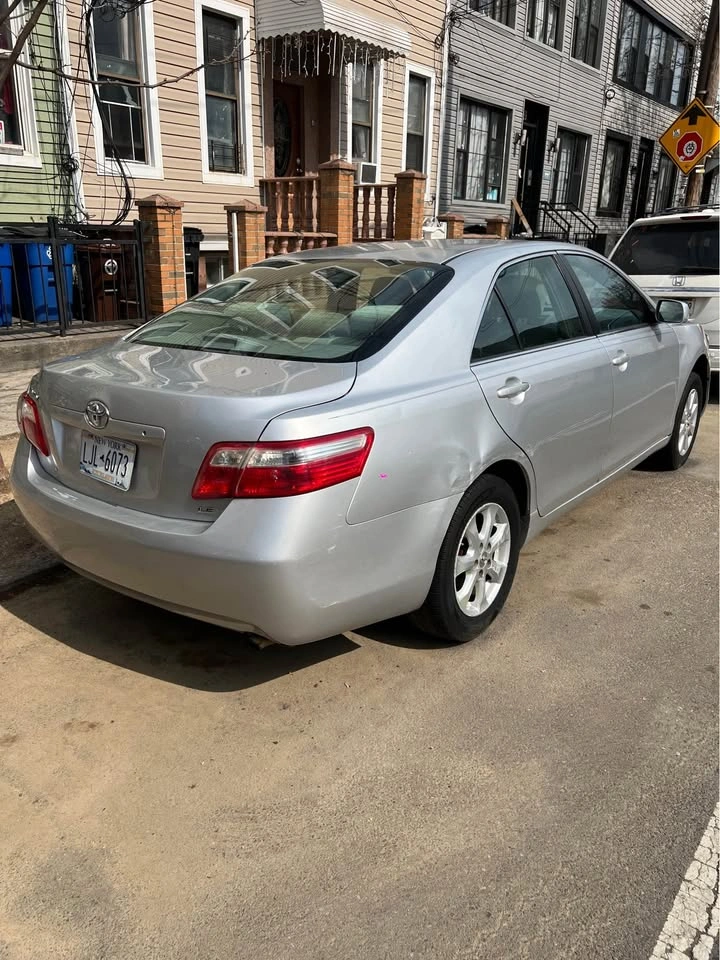 2009 Toyota Camry LE Sedan 4D - photo 5