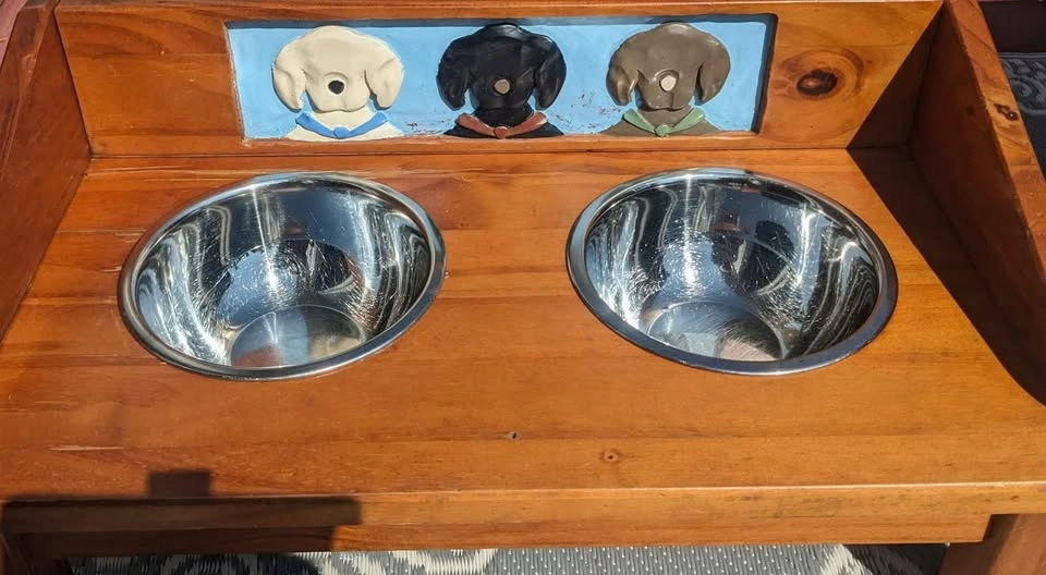 Orvis Raised Pet Feeding Station