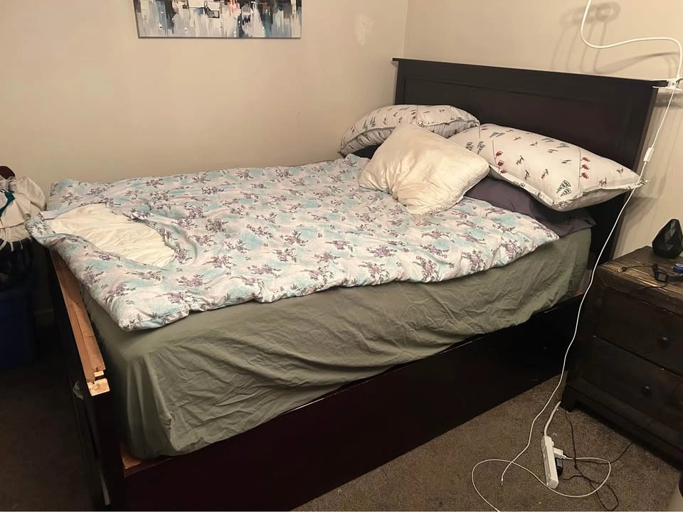 MOVING SALE - Desk, Queen Bed, Side Table, Chair, Dresser - photo 3