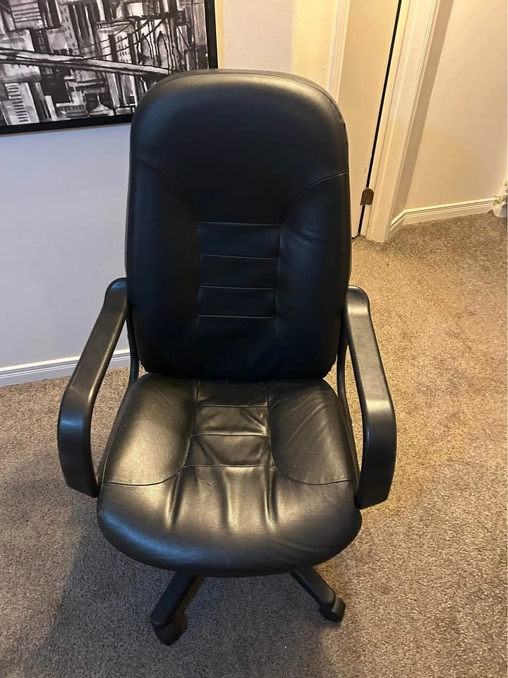 MOVING SALE - Desk, Queen Bed, Side Table, Chair, Dresser - photo 4