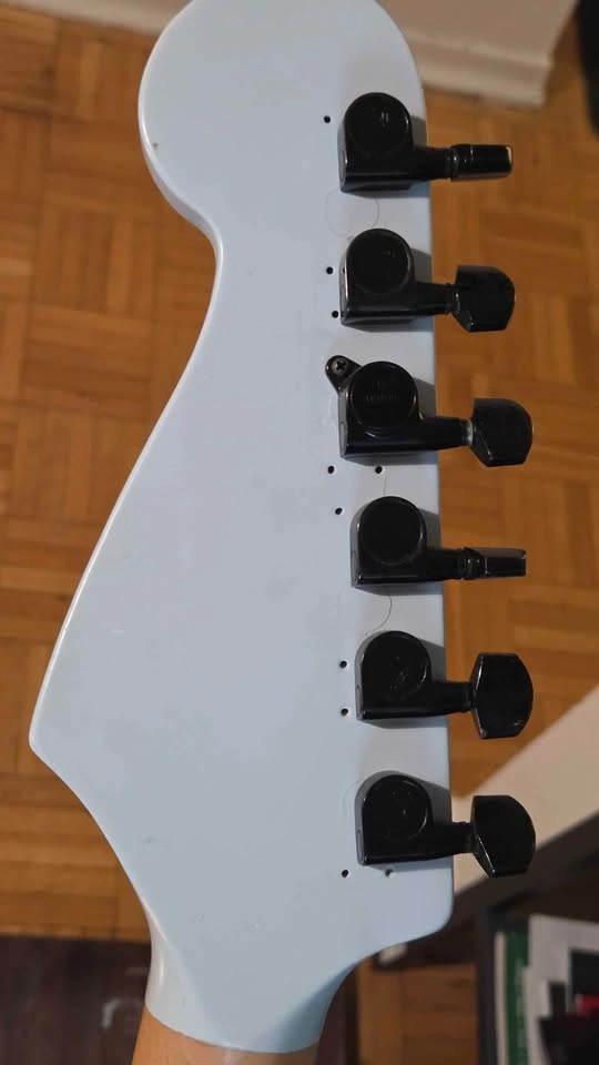 Bronco Bass baritone guitar unicorn thingy in surf blue - photo 4
