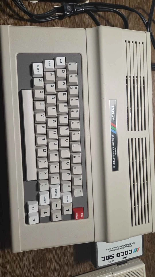 TRS-80 TANDY COLOUR COMPUTER 3 (COCO 3) w/ Programs - photo 2