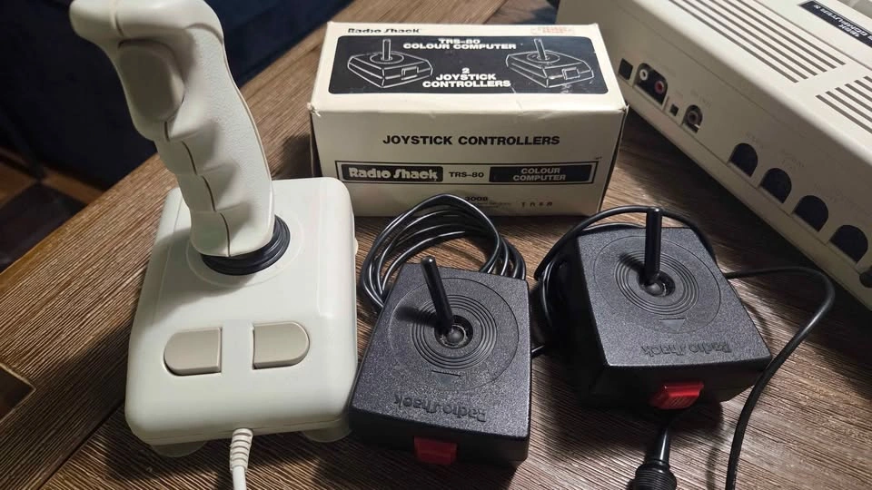TRS-80 TANDY COLOUR COMPUTER 3 (COCO 3) w/ Programs - photo 3