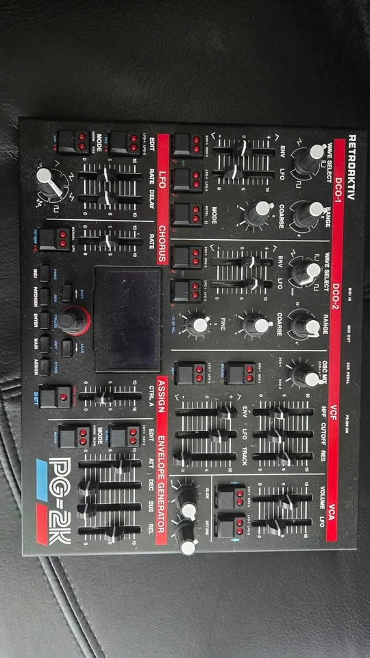 ROLAND JX-3P with PG-2K programmer - photo 2