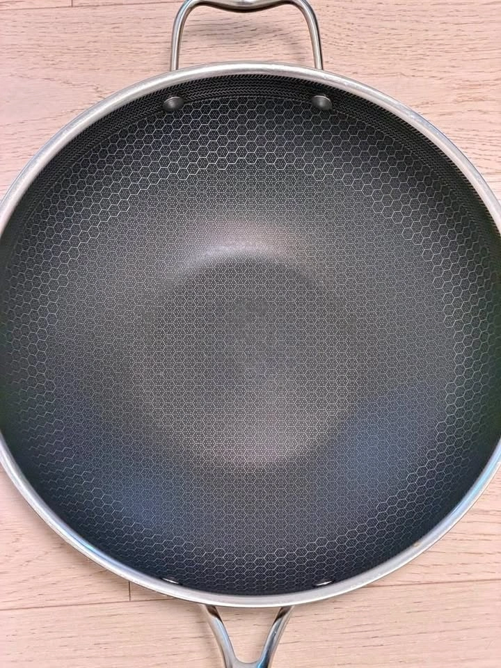 HexClad 12" Hybrid Wok + Free 10" Hybrid Pan