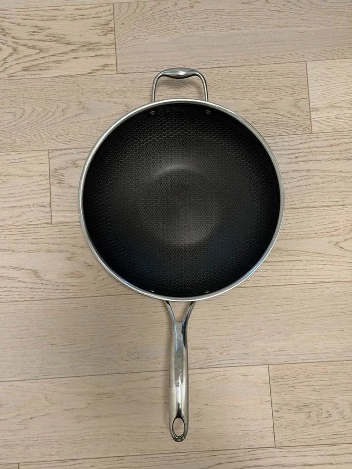 HexClad 12" Hybrid Wok + Free 10" Hybrid Pan - photo 2