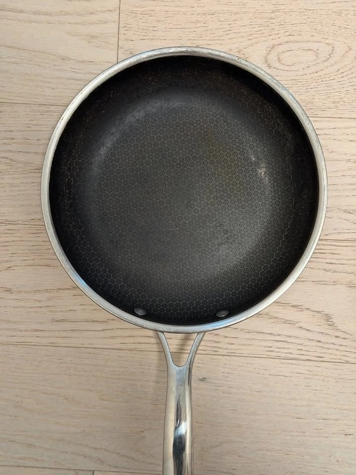 HexClad 12" Hybrid Wok + Free 10" Hybrid Pan - photo 3