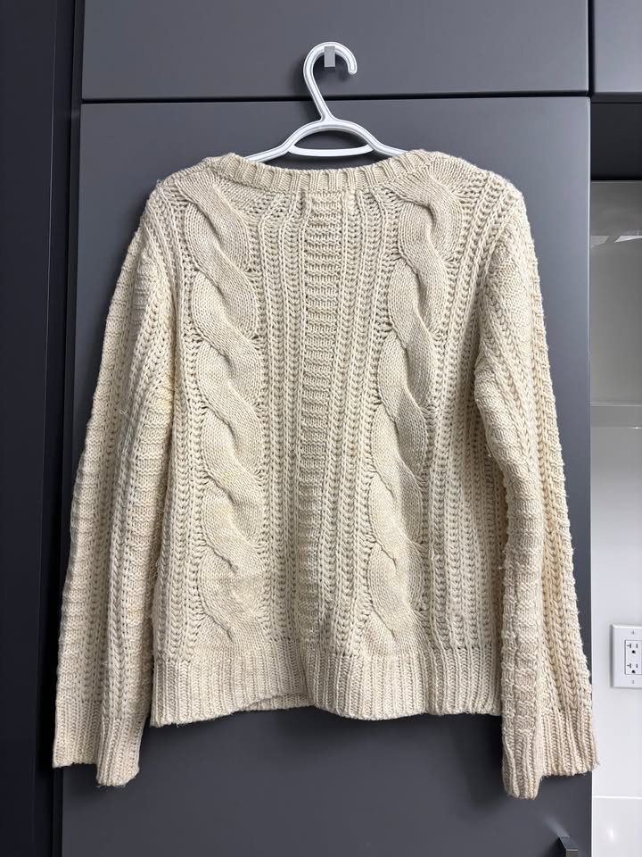 Cream cable knit sweater - photo 2