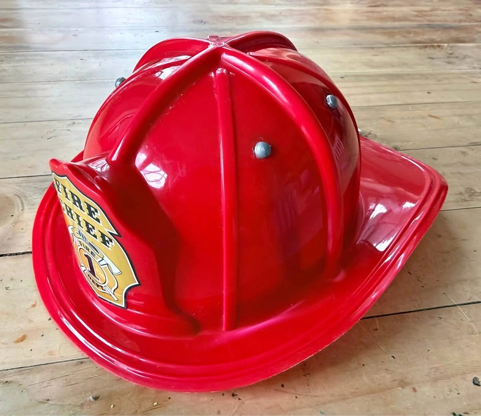 Aeromax Junior Firefighter Helmet - Like New