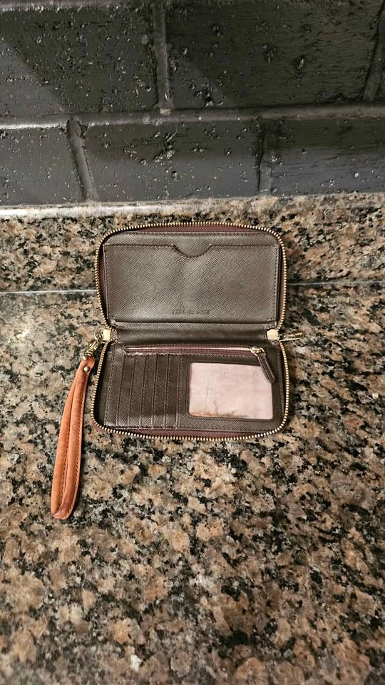 Woman brown wallet - photo 2