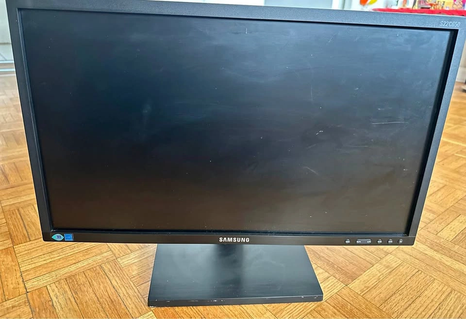 Samsung 22” Monitor (S22C650) – Great condition