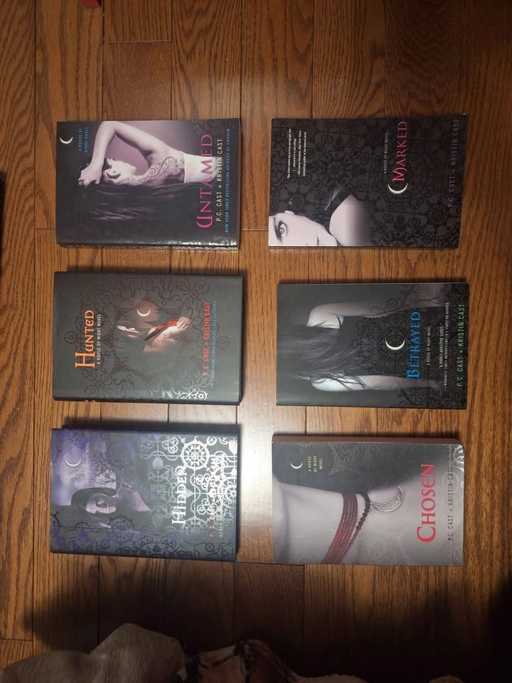 Various books for sale - photo 2
