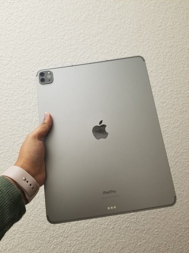 iPad Pro 11 128GB Wi-Fi — Like New - photo 2