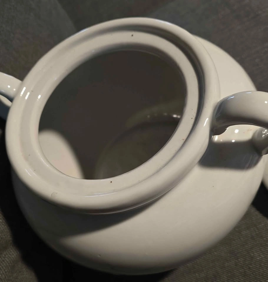 Vintage White Ceramic Bean Pot – Classic Farmhouse Style - photo 3