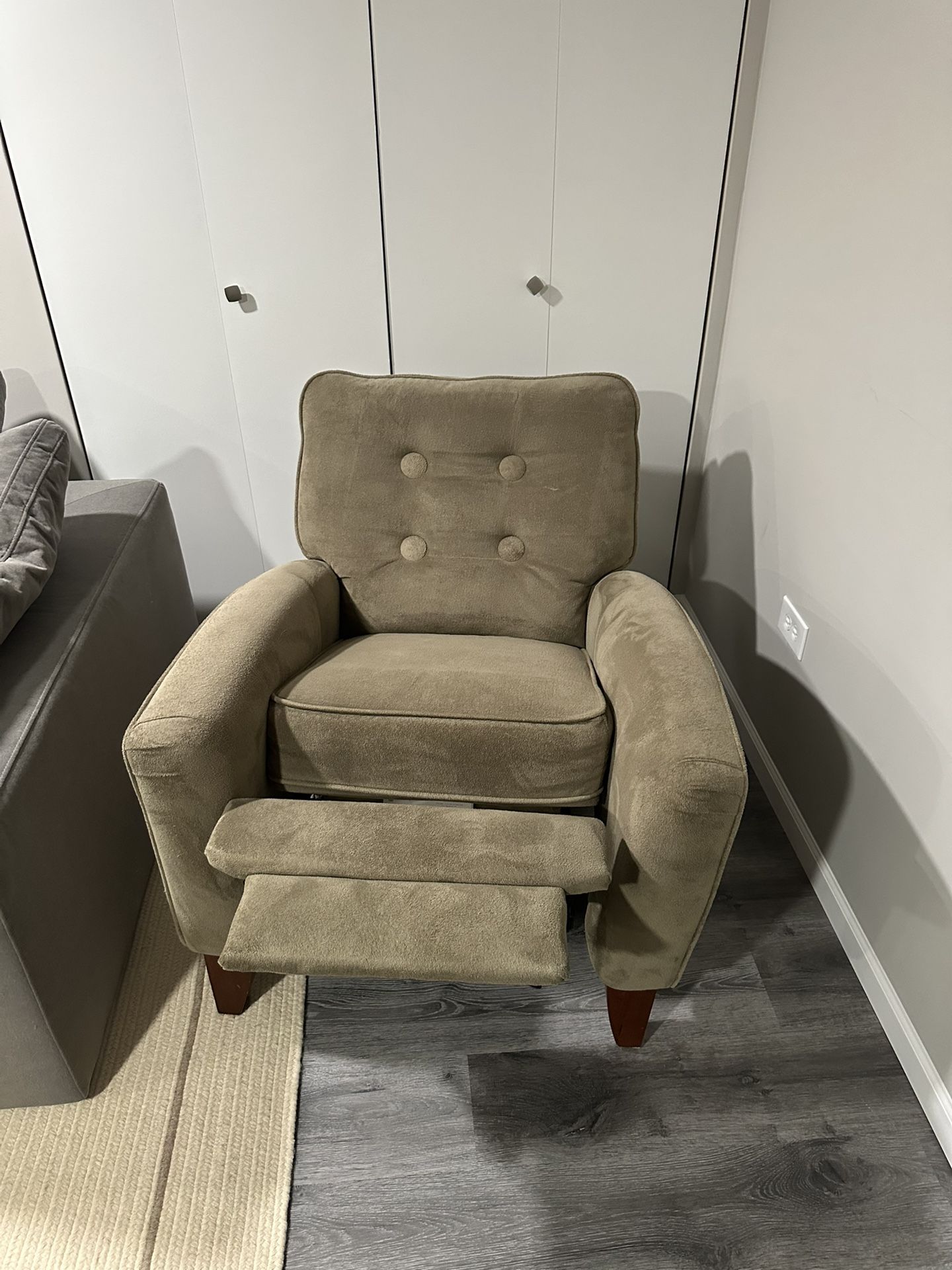Comfortable Reclining Chair