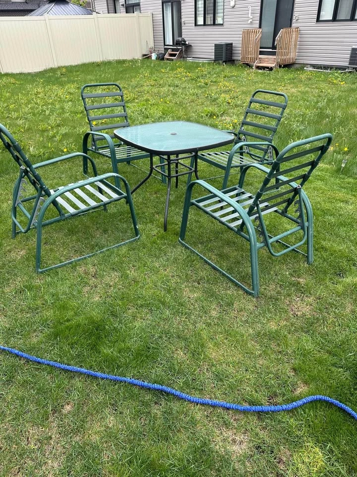 4 Rustic outdoor reclining chairs with table ( no cushions)