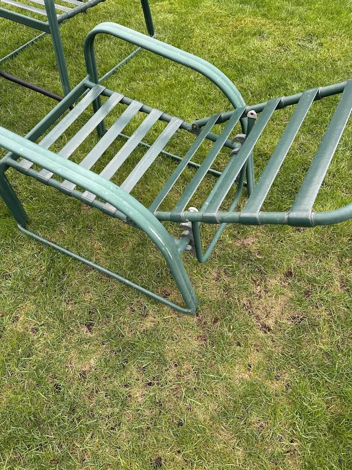 4 Rustic outdoor reclining chairs with table ( no cushions) - photo 3