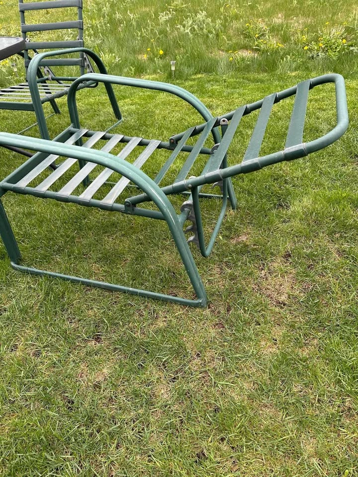 4 Rustic outdoor reclining chairs with table ( no cushions) - photo 4