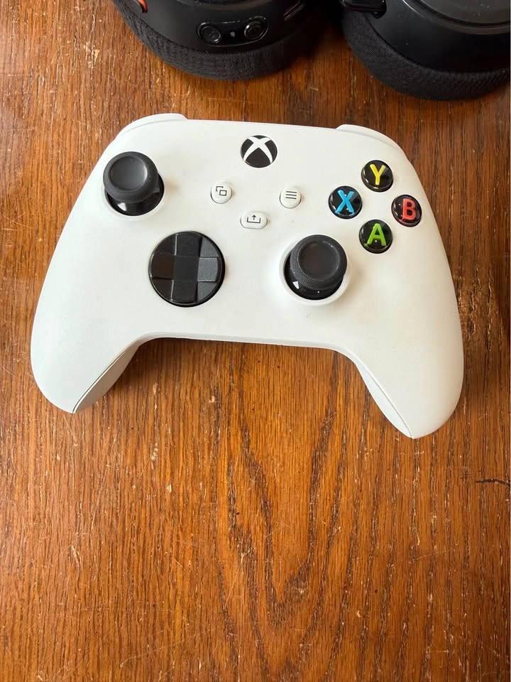 Xbox Series S 512GB + Accessories - photo 4