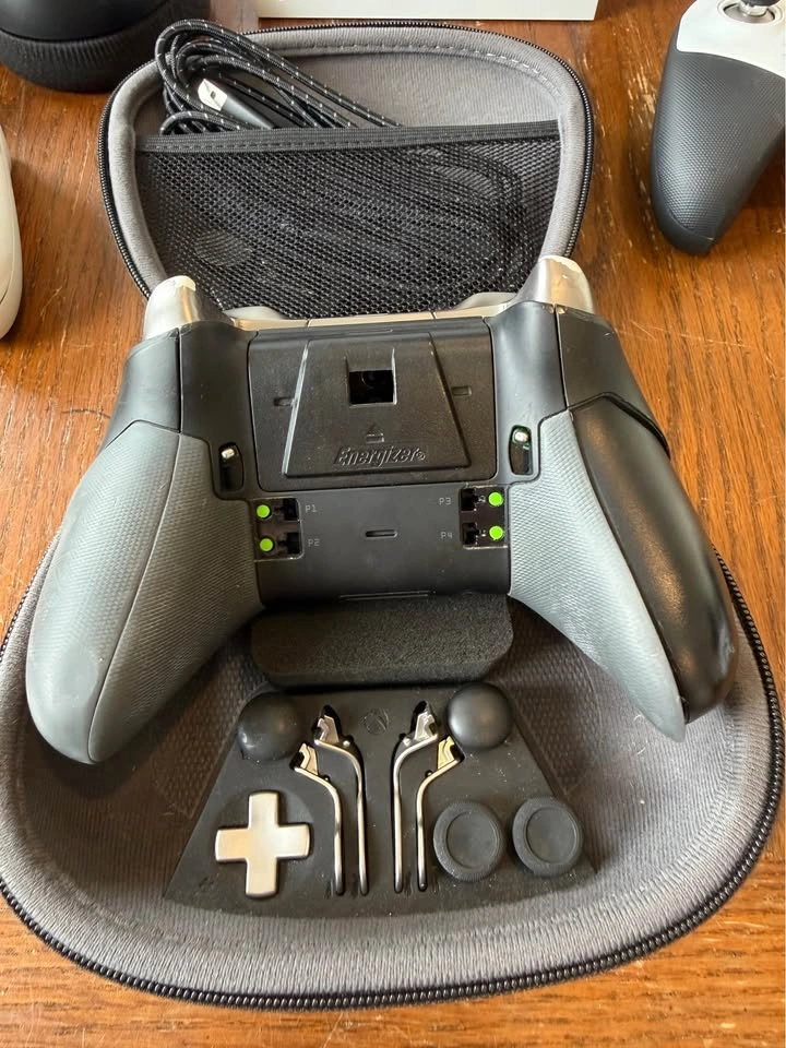 Xbox Series S 512GB + Accessories - photo 5