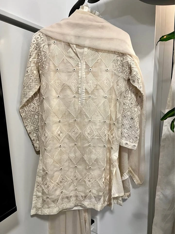 Semi formal outfit - Size Small