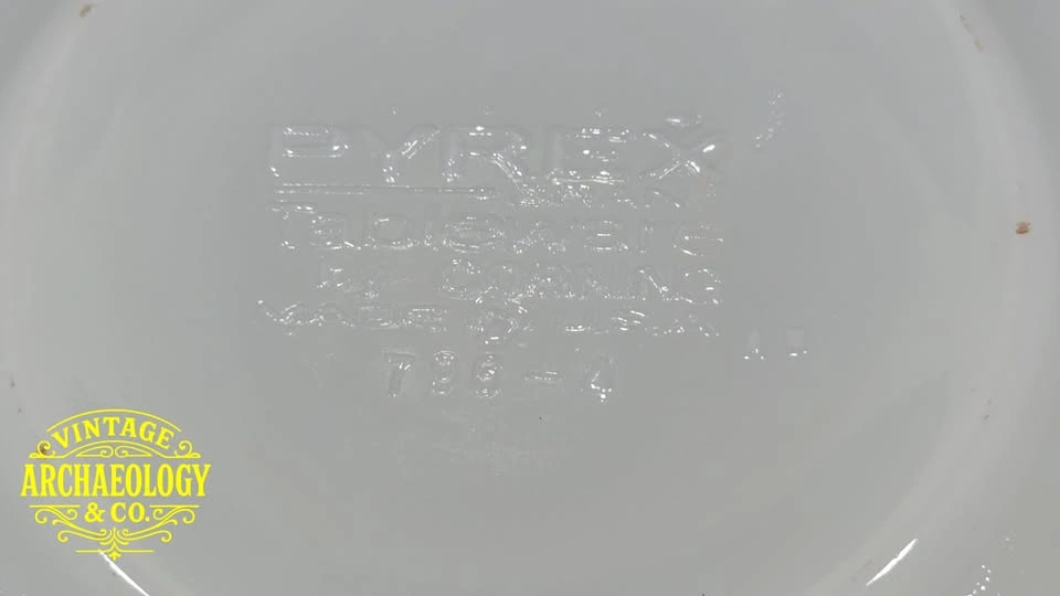 SET OF 3 PYREX MILK GLASS PLATES WITH BROWN SCROLL - photo 4