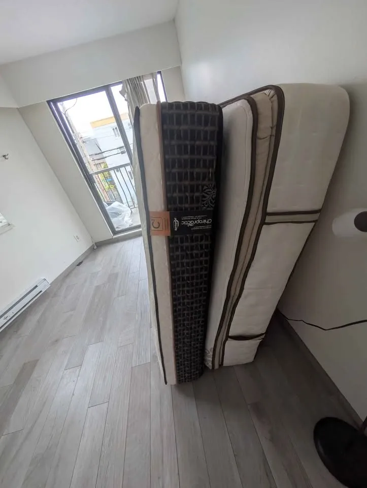 2xQueen size mattress Chiropractor image indicator(2)