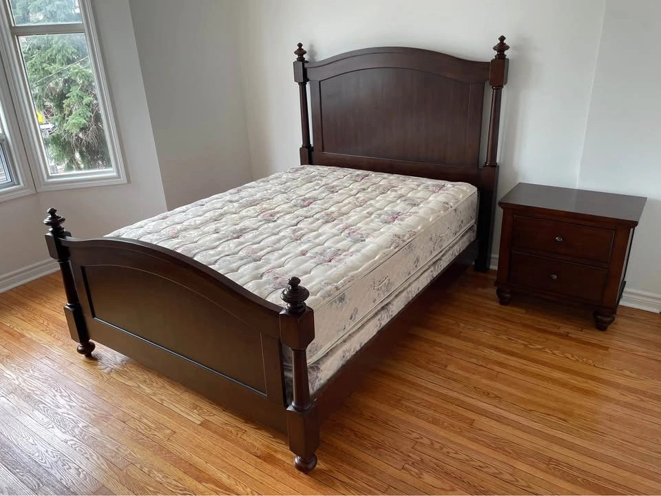 Dark wood Queen bed frame, mirrored dresser & 1 nightstand - photo 2