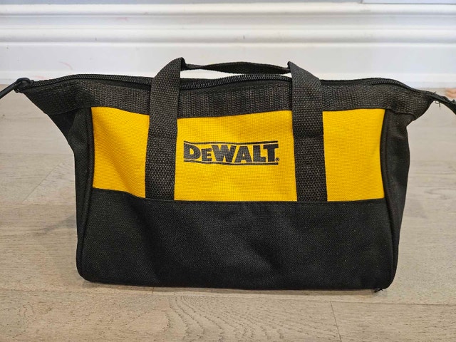 DeWalt 20V Brushless Drill Driver Kit 2 Batteries - Moving sale! - photo 2