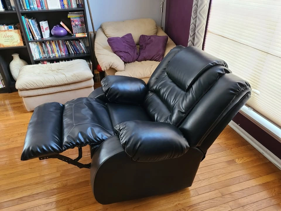 Black Recliner – Excellent Condition (Ashley Furniture) - photo 3