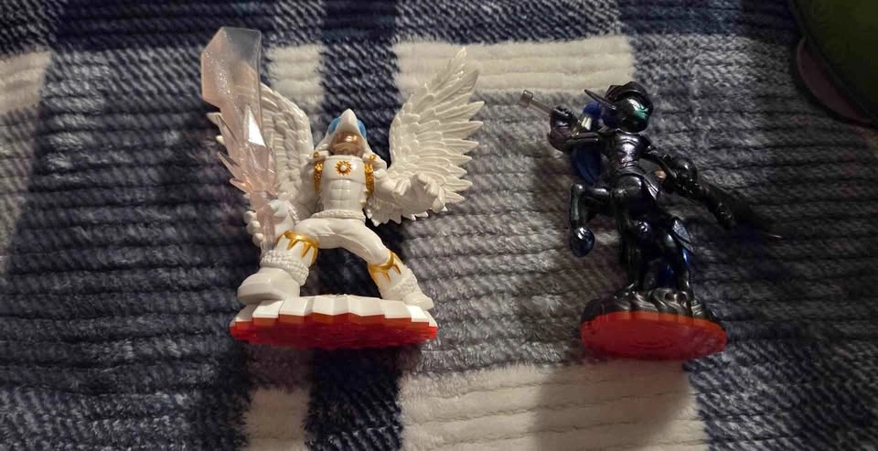 Knight light & Knight mare skylanders.