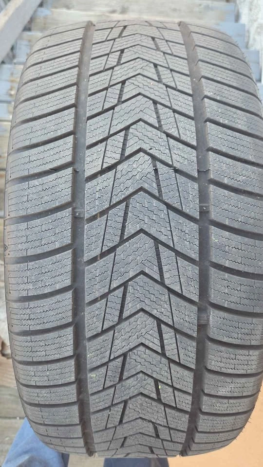 4 TRACMAX PRIVILO S330 WINTER TIRES 255/35R20 - photo 2