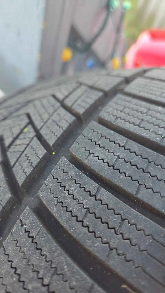 4 TRACMAX PRIVILO S330 WINTER TIRES 255/35R20 - photo 4