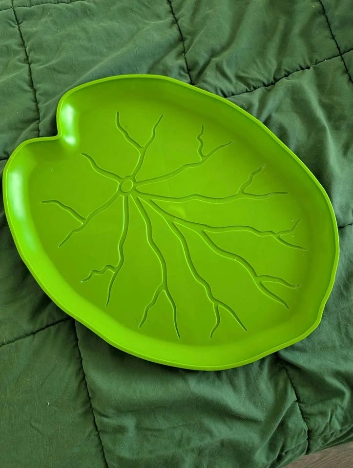 Pet Food Lilypad Plate