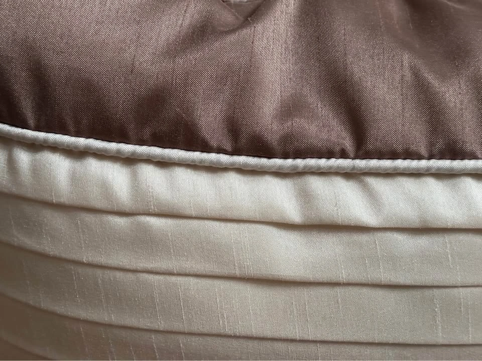 Cute taupe/beige accent cushion - photo 2