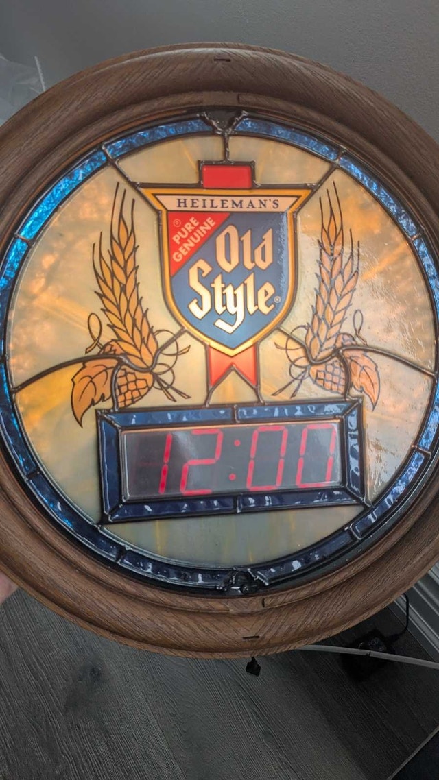 Heileman's Old Style Clock