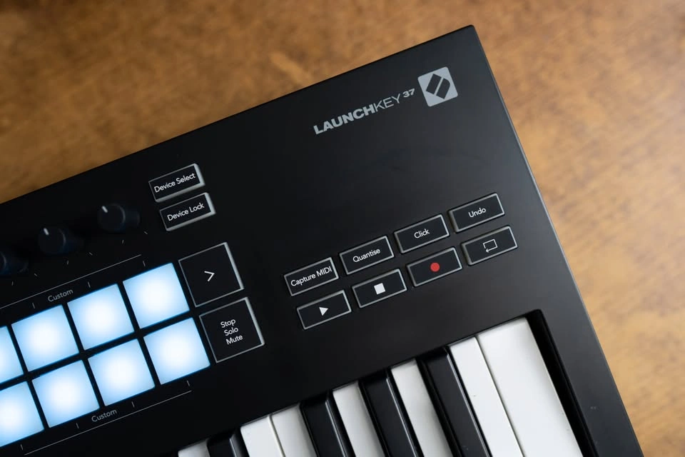 Novation Launchkey 37 MK3 Midi Keyboard - Barely used - photo 2