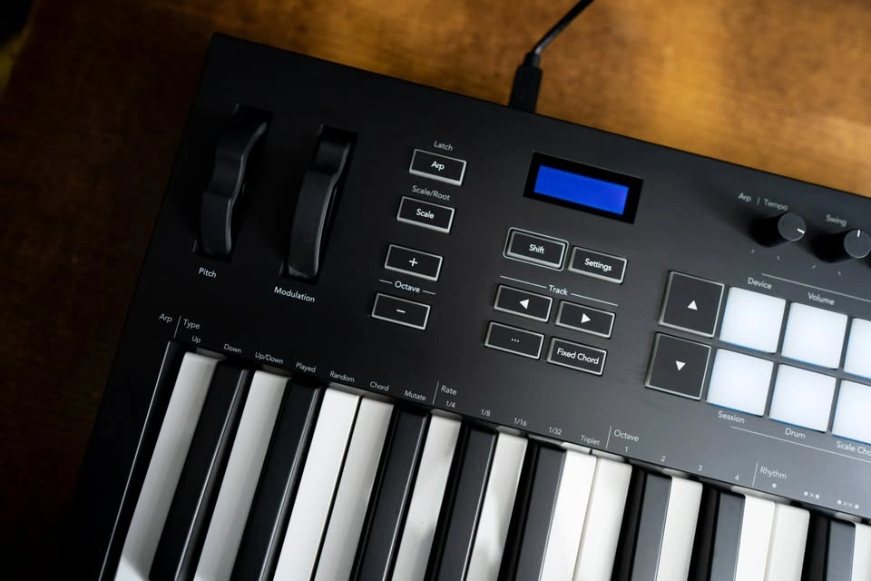 Novation Launchkey 37 MK3 Midi Keyboard - Barely used - photo 3