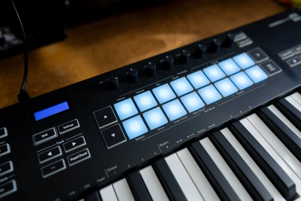 Novation Launchkey 37 MK3 Midi Keyboard - Barely used - photo 4