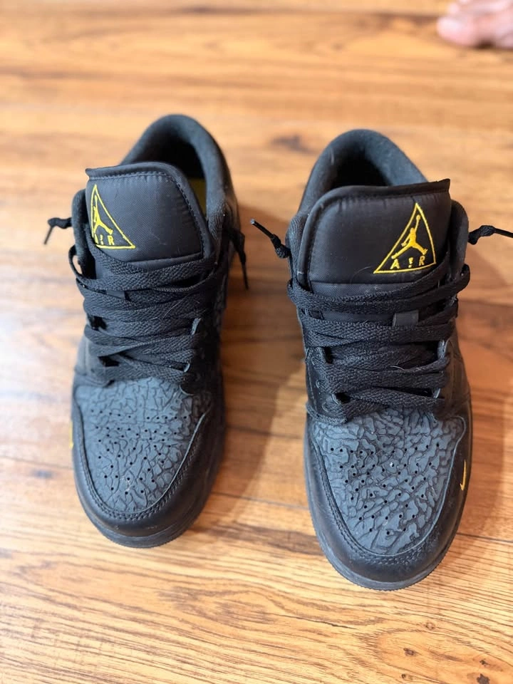 Air Jordan 1 Low SE - photo 4